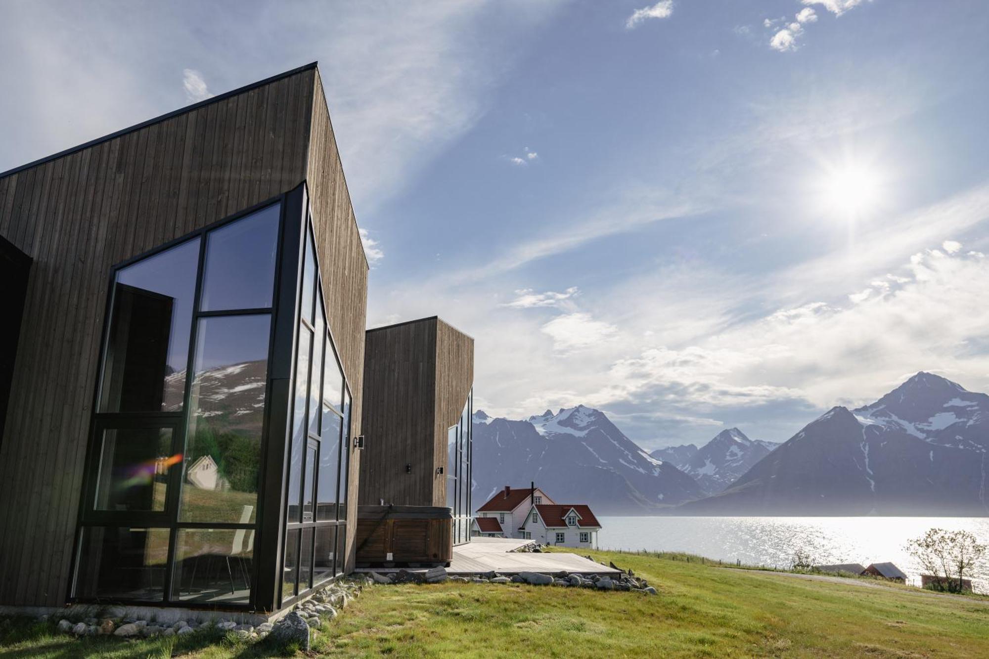 Hotel Lyngen North Rotsund Exterior foto