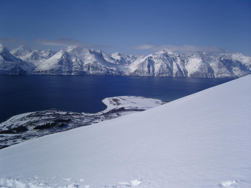 Hotel Lyngen North Rotsund Exterior foto